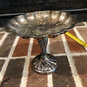adorable vintage silver plated pedestal shell plate 5.5” tall